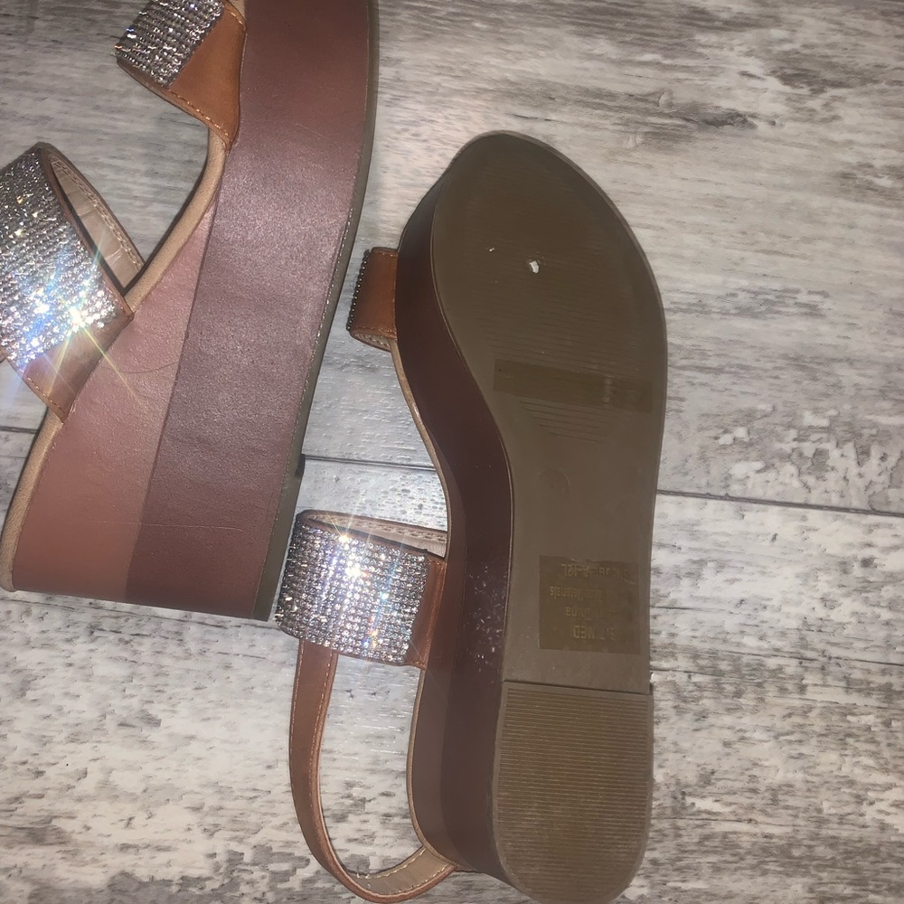 Platform Sandals - Picture 6 of 10